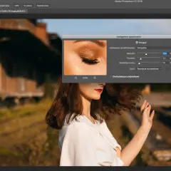 Jak wyostrzyć zdjęcie w Photoshopie: panel "Inteligentne wyostrzenie" z ustawieniami wartości, promienia i redukcji szumu.