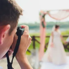 Jak znaleźć fotografa na ślub? Poradnik krok po kroku