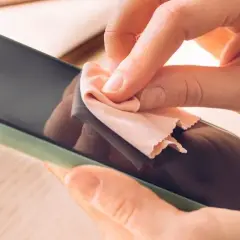 Jak wyczyścić obiektyw telefonu? Szybki poradnik krok po kroku