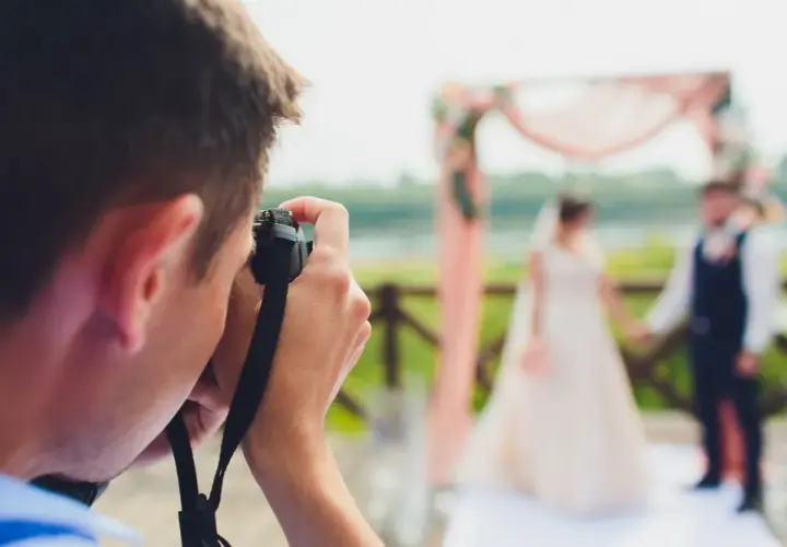 Jak znaleźć fotografa na ślub? Poradnik krok po kroku