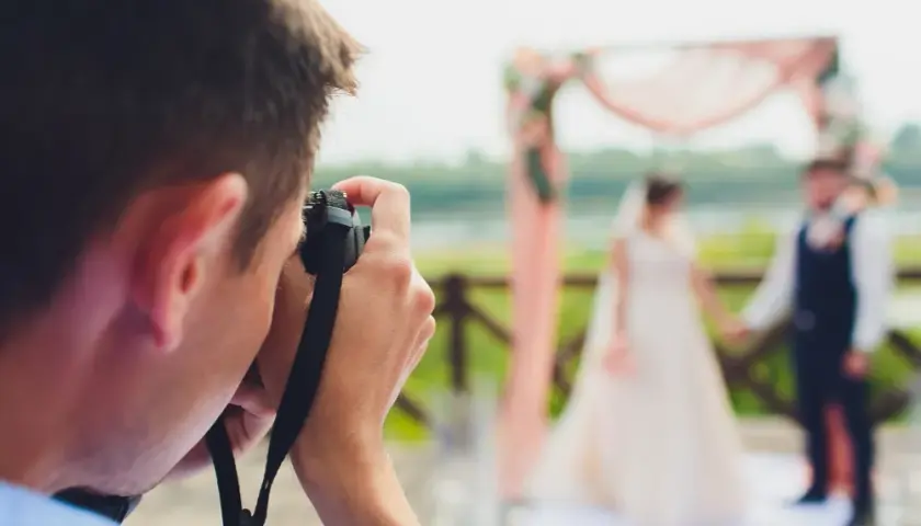 Jak znaleźć fotografa na ślub? Poradnik krok po kroku