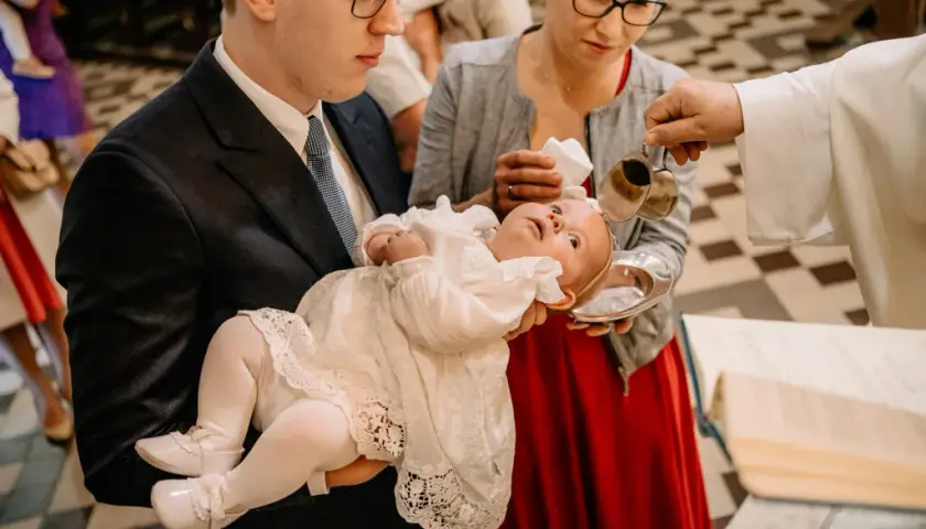 Ile kosztuje fotograf na chrzest? Ceny, pakiety i ukryte koszty