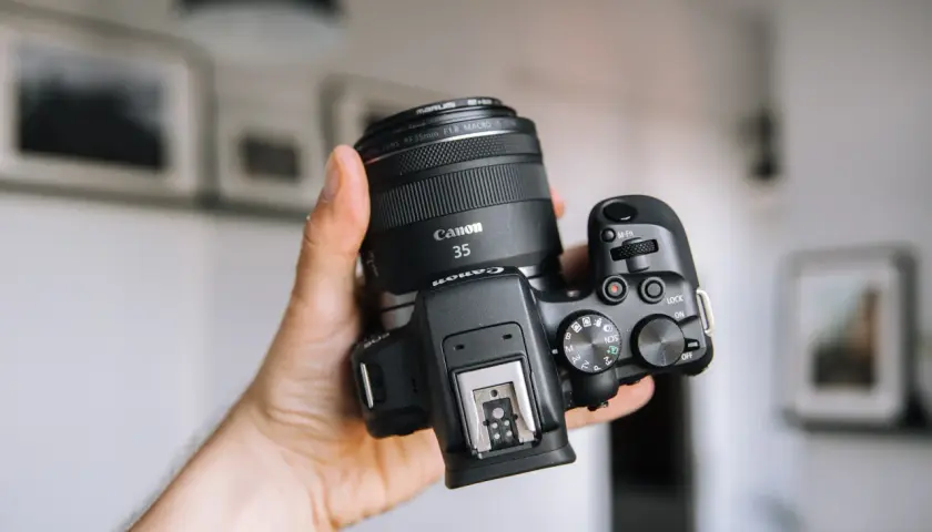 Canon czy Sony? Wybierz idealny aparat bezlusterkowy dla siebie