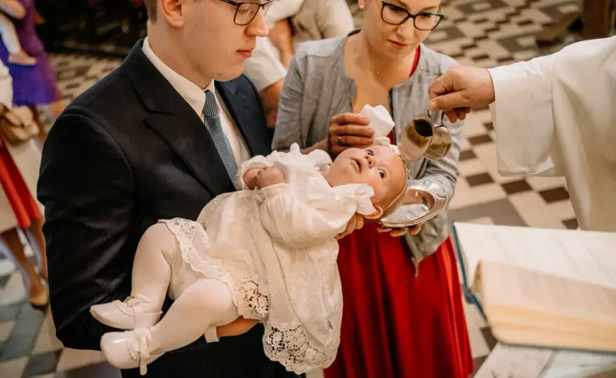 Ile kosztuje fotograf na chrzest? Ceny, pakiety i ukryte koszty