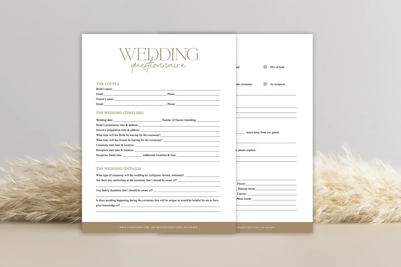 Formularz "Wedding Questionnaire" z polami do wypełnienia dotyczącymi ślubu, z ozdobnym tłem z trawy pampasowej.