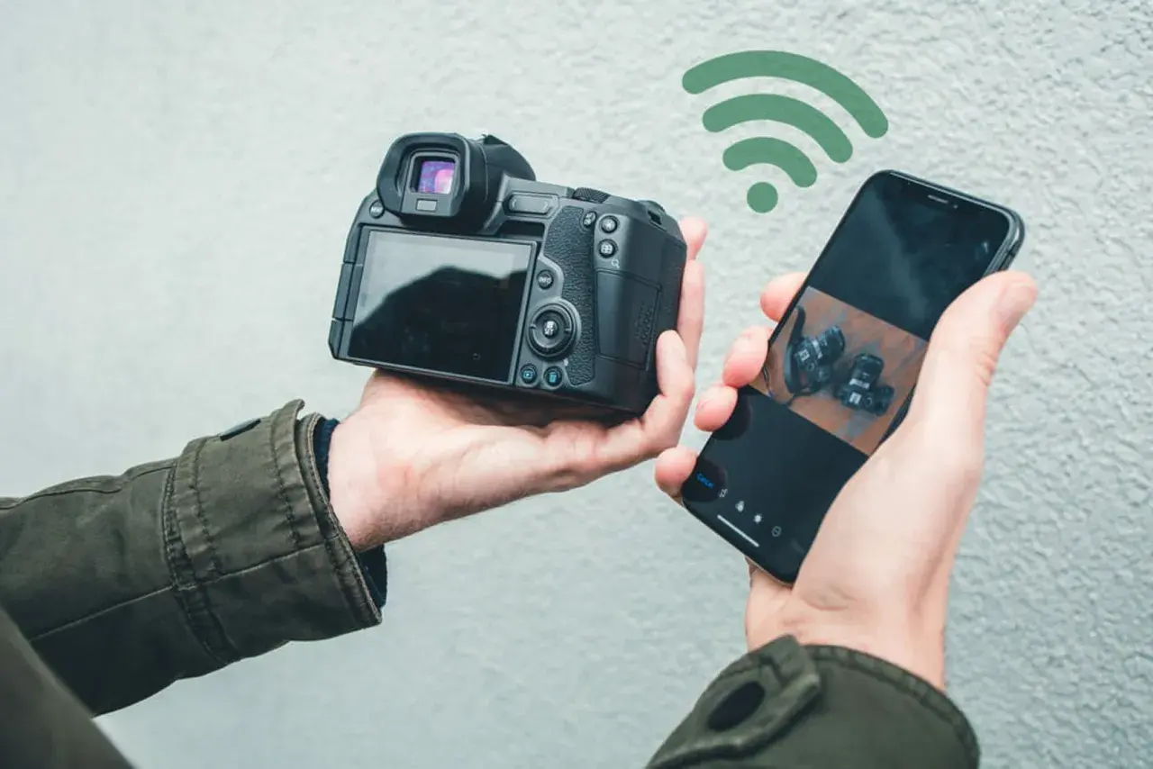 Jak zgrać zdjęcia z aparatu na telefon? Szybkie metody (2026)