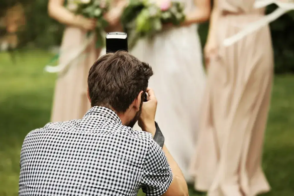 Zdjęcie Jak wybrać fotografa ślubnego? Przewodnik po idealnych zdjęciach