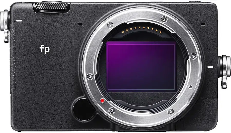Aparat fotograficzny z podświetlonym przyciskiem ISO