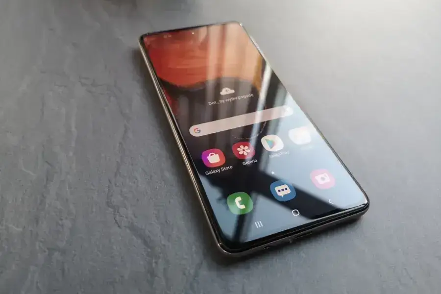 Samsung Galaxy A51 zdjęcie szerokokątne vs standardowe